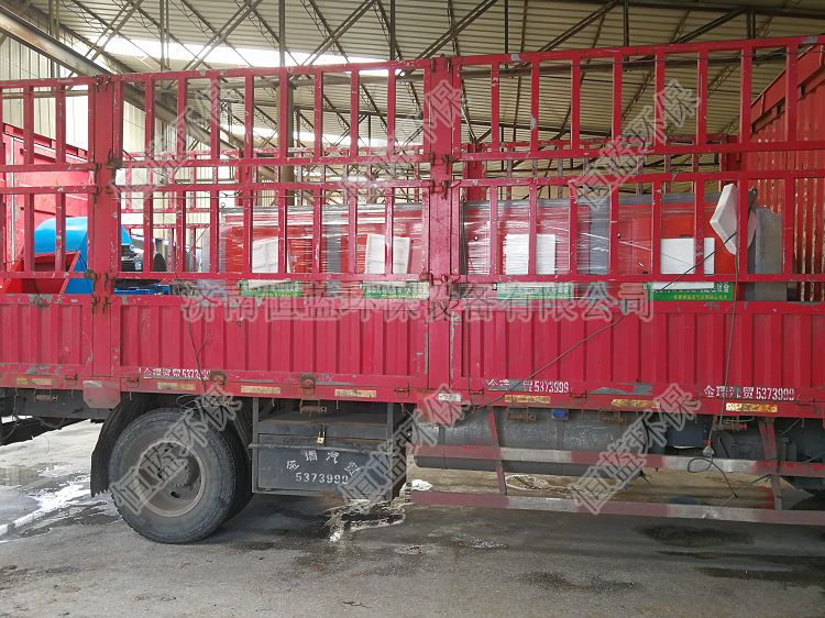 2萬(wàn)風(fēng)量光氧催化設備裝車(chē)發(fā)貨